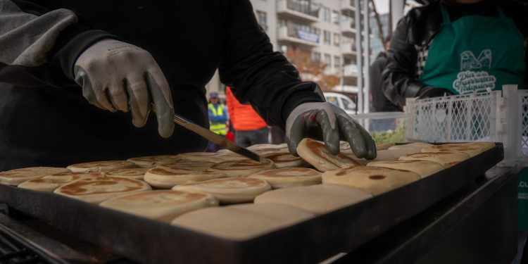 Más de mil personas celebraron en Talca el Día de la Churrasca Callejera Talquina