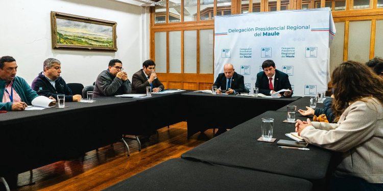 Delegado presidencial regional lidera mesa del agro para abordar crisis de remolacheros y arroceros del Maule
