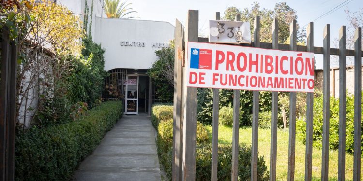Seremi de Salud efectúa Prohibición de funcionamiento para centro médico en Curicó 