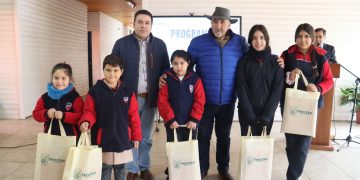 Municipio de Pencahue entrega zapatillas a 781 estudiantes con recursos del Royalty Minero