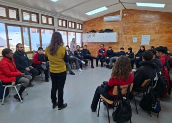 Más de 200 estudiantes de Vichuquén inician talleres para proyectar su futuro en la educación superior