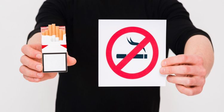 Tabaco y vapeo en el trabajo: preguntas incómodas que la medicina laboral no puede eludir