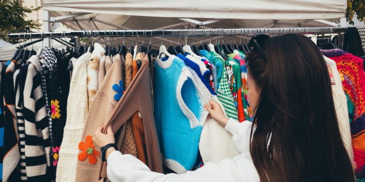Perchero Circular UTalca: iniciativa promueve la moda sustentable