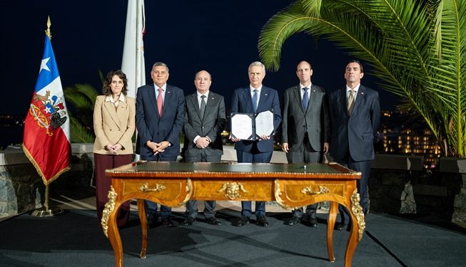 Presidente Kast firma proyectos para crear Registro Único de Vándalos e Incivilidades, fortalecer las finanzas pública y avanzar en el Plan Retorno
