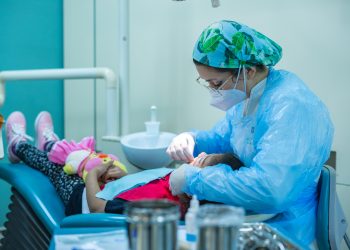 Odontología inclusiva: especialistas entregan herramientas para atender a niños neurodivergentes