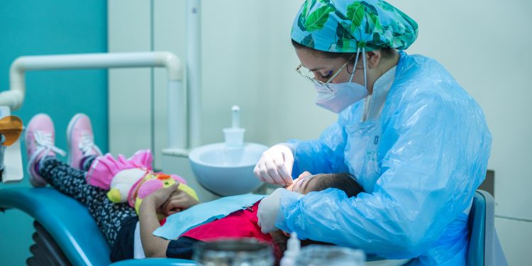 Odontología inclusiva: especialistas entregan herramientas para atender a niños neurodivergentes