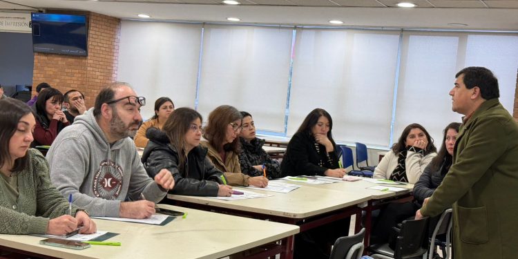 Funcionarios de salud  fortalecen competencias en trato humanizado 