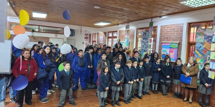 Escuelas rurales de Pelarco estimulan creatividad artística de alumnos con programa internacional