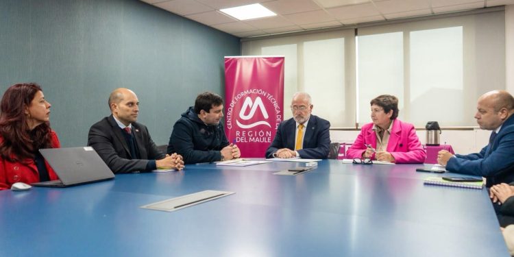 Delegado Prieto destaca labor del CFT del Maule en visita junto a autoridades académicas en Linares