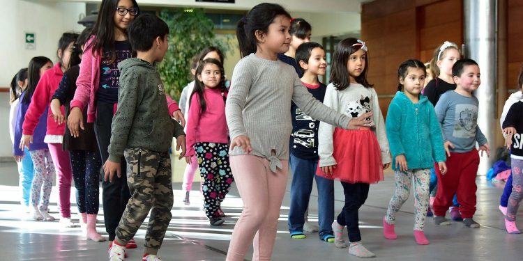 Talleres, teatro y música marcarán las vacaciones de invierno en el Teatro Regional del Maule