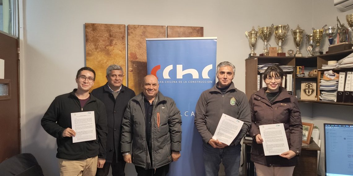 Firma de convenio entre Aluminios del Maule y el Liceo Industrial Superior de Talca fortalece formación técnica en la región