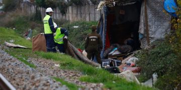 Alcalde de Curicó exige mayor rapidez para recuperar franjas ferroviarias ocupadas ilegalmente