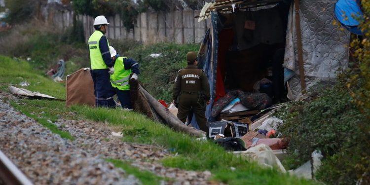Alcalde de Curicó exige mayor rapidez para recuperar franjas ferroviarias ocupadas ilegalmente