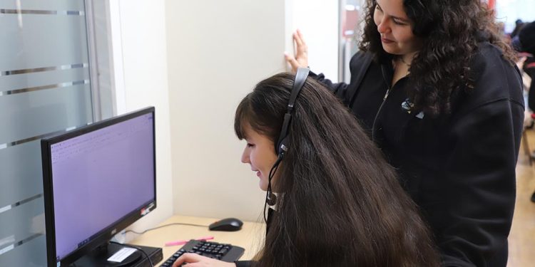 Universidad Autónoma de Chile fortalece la accesibilidad digital con software especializado para personas con discapacidad visual