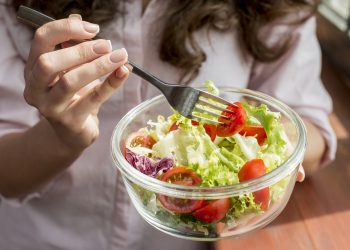 Nutrición invernal balanceada: ¿Por qué debemos consumir verduras crudas?