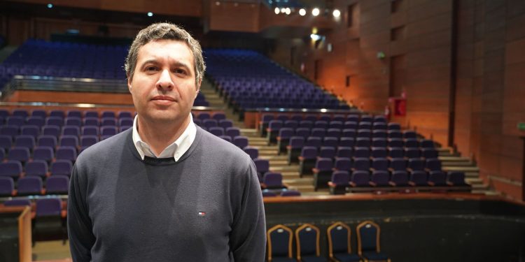 Ariel Amigo asume como nuevo secretario ejecutivo del Teatro Regional del Maule