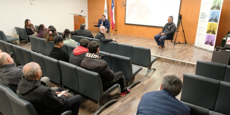 Conversatorio en Santo Tomás Talca abordó los desafíos de la humanidad frente a la inteligencia artificial