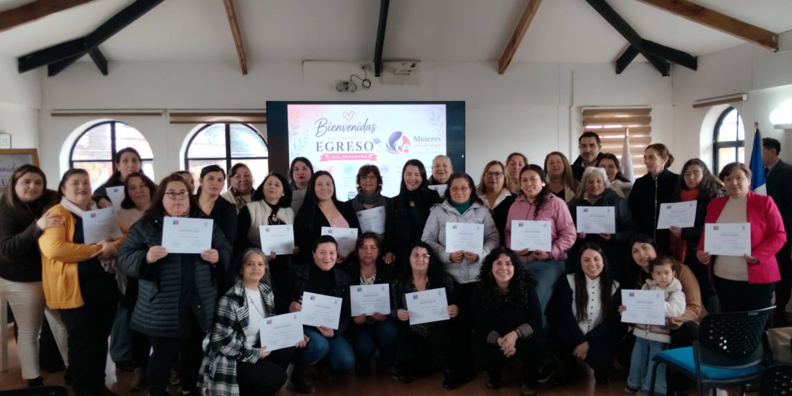 SernamEG Maule celebra egreso de participantes del Programa Mujeres Jefas de Hogar en Curepto