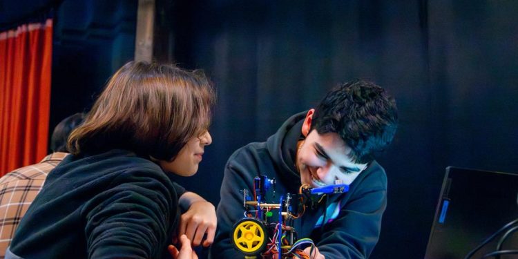 Fundación Mustakis abre inscripciones para campamento gratuito de ciencia y tecnología en Talca y Curicó
