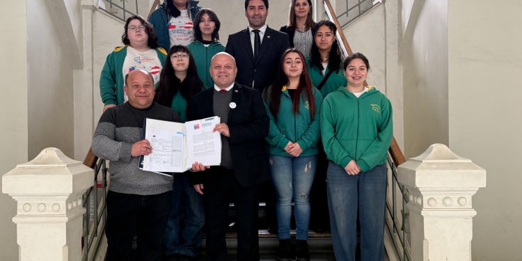 Ministerio de las Culturas entrega cerca de $12 millones para apoyar participación de Orquesta Sinfónica Estudiantil de Linares en Viena