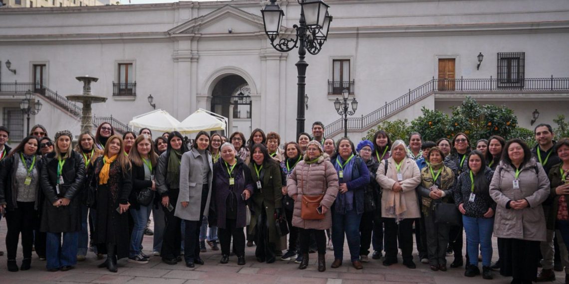 Ministra de la Mujer destaca gira técnica de jefas de hogar del Maule en Santiago para conocer el funcionamiento del Poder Ejecutivo