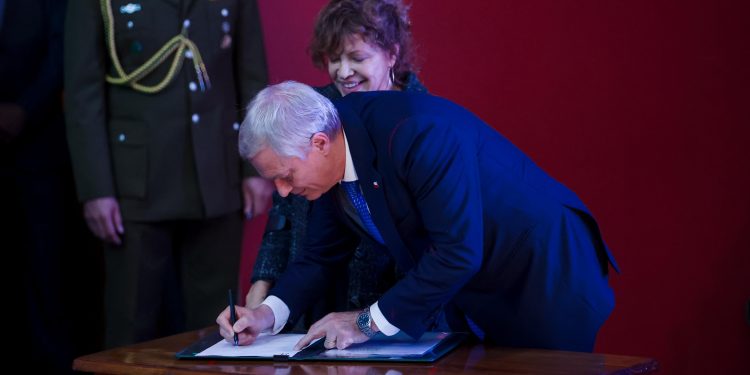Presidente Kast anuncia proyecto de ley que agilizará la regularización de títulos de dominio para familias afectadas por catástrofes