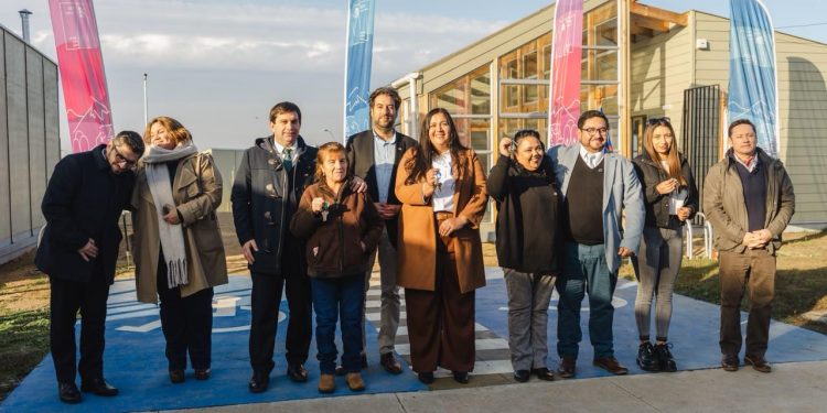 Delegado Prieto lidera entrega de innovador ecobarrio que cumple el sueño de la casa propia a 40 familias de San Rafael