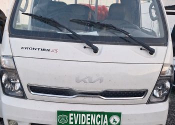 Un detenido por circular en camioneta con placas patentes falsas