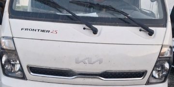 Un detenido por circular en camioneta con placas patentes falsas