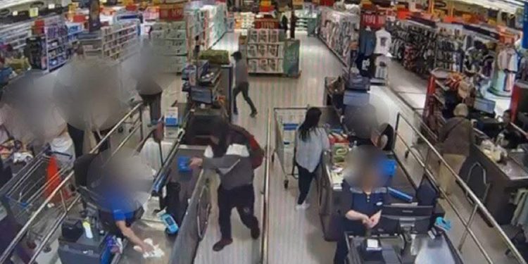 Cárcel para autores de violento robo a supermercado Lider de Talca