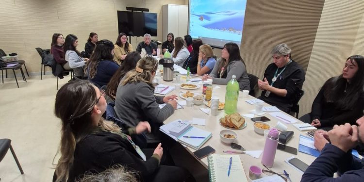 Red Calle Maule Norte se reúnen con dispositivos de salud para ver necesidades de personas en situación de calle en la provincia de Curicó