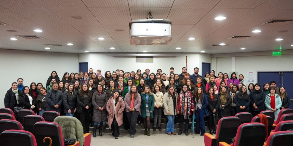 Más de 100 profesionales de la educación fortalecen herramientas para promover la salud mental de niños, niñas y adolescentes en Talca