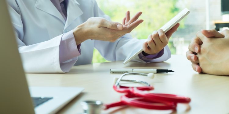 Inteligencia artificial desarrollada en investigación liderada por la UST Talca logra anticipar el riesgo de mortalidad en personas mayores con neumonía
