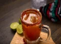 Los chilenos se rinden ante la michelada: CCU analiza el fenómeno que redefine el consumo de cerveza