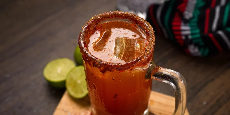 Los chilenos se rinden ante la michelada: CCU analiza el fenómeno que redefine el consumo de cerveza