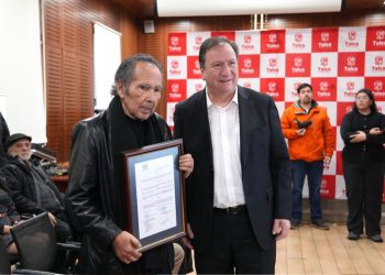 Talca rindió un emotivo homenaje a Hernán Rivera Letelier al reconocerlo como Hijo Ilustre de la comuna