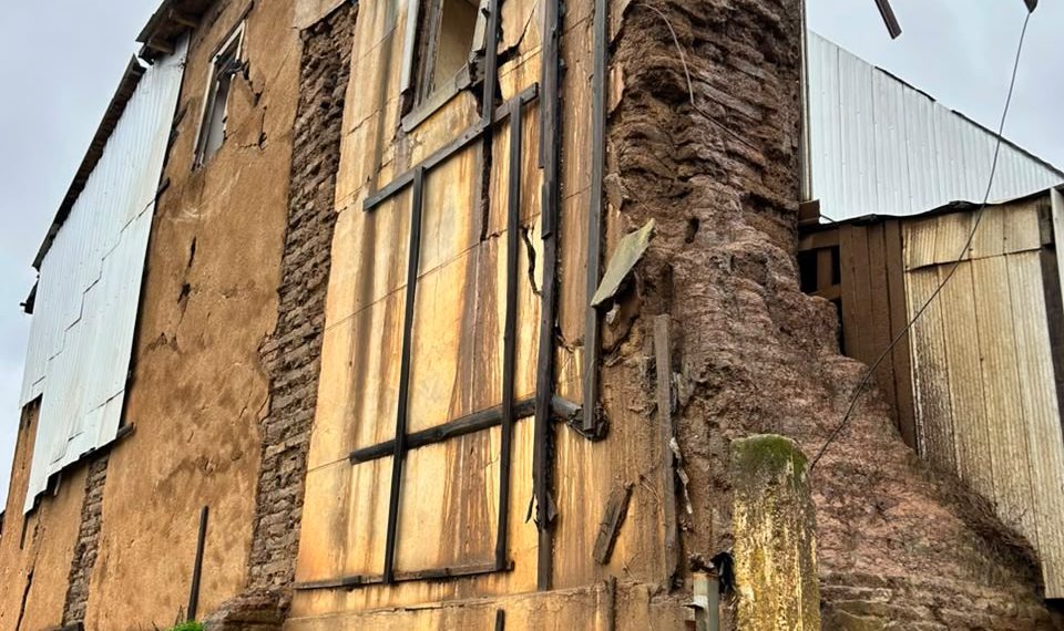 Parroquia de Nuestra Señora del Rosario en Curepto: Alcalde Alcántara alerta sobre riesgos estructurales tras temporal