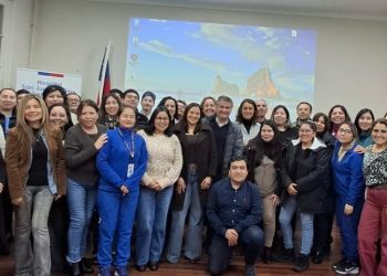Coordinadora del Centro de Humanización de Madrid realiza capacitación a funcionarios del Hospital de Cauquenes