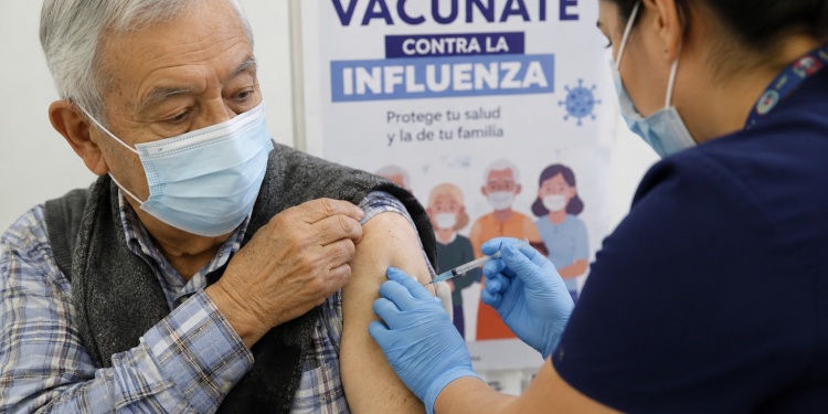 Cerca de 98 mil adultos mayores del Maule aún no se han vacunado contra la influenza: Servicio de Salud Maule refuerza llamado a inmunizarse ante nuevas lluvias