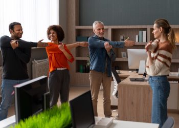 Pausas activas en el trabajo: una herramienta simple para mejorar la salud laboral