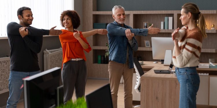 Pausas activas en el trabajo: una herramienta simple para mejorar la salud laboral