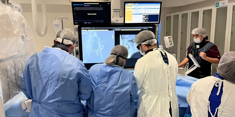 Menos invasiva y más precisa: Así trabaja la radiología intervencional en el Hospital Regional de Talca