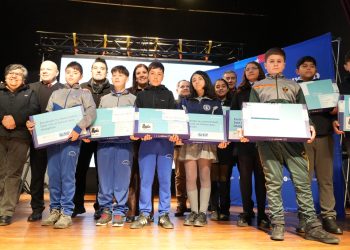 Más de 2 mil estudiantes del territorio SLEP Los Álamos recibirán computadores gracias a la Beca TIC 2026 de Junaeb