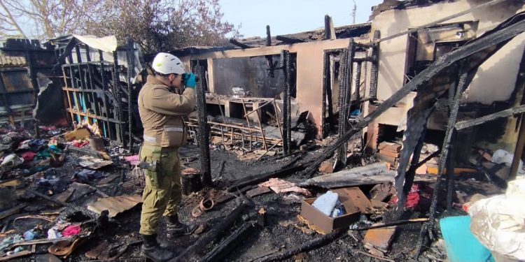 Labocar Talca investiga incendio que afectó a una vivienda en Chanco