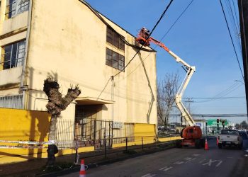 SLEP Los Álamos inicia trabajos de reparación en el Liceo Comercial de Linares tras sistema frontal