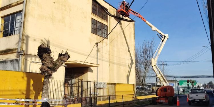 SLEP Los Álamos inicia trabajos de reparación en el Liceo Comercial de Linares tras sistema frontal