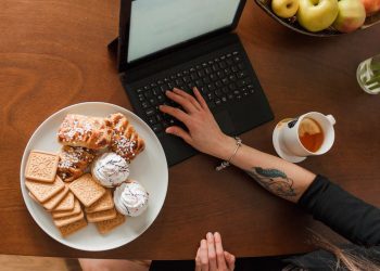 Crononutrición laboral: por qué no da lo mismo comer a cualquier hora