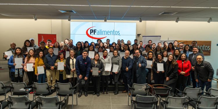 PFalimentos certifica a 200 personas que participaron en programa de capacitación desarrollado junto a SENCE e INACAP