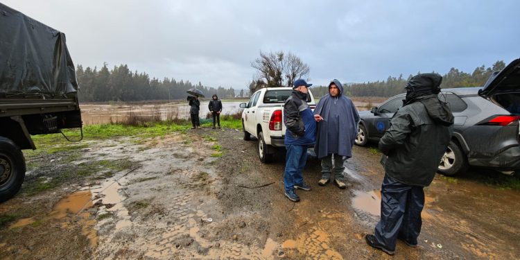 Delegado Presidencial monitoreó en terreno el aumento del caudal del río Mataquito en Licantén