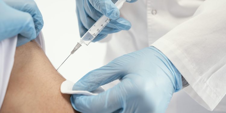 Alta positividad en influenza hace que expertos reiteren llamado a vacunarse
